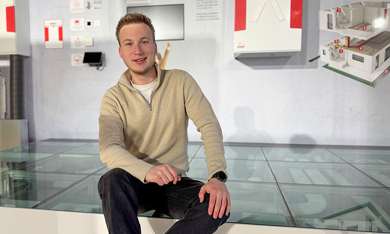 Elia, Auszubildender zum Industriekaufmann mit Zusatzqualifikation