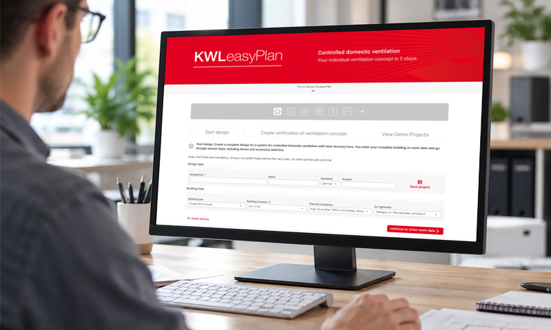 Planner at a desk in front of a monitor displaying the KWLeasyPlan planning software for residential ventilation.
