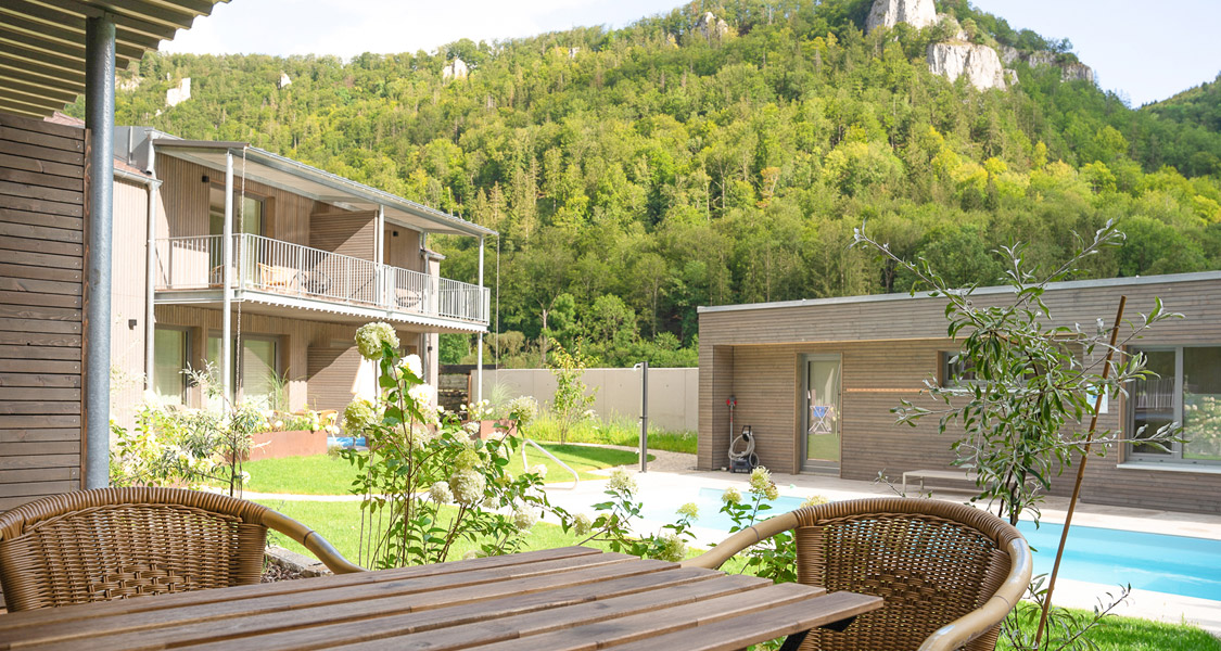 Die Ferienanlage Nadou im Oberen Donautal bietet Erholung, Komfort und nachhaltiges Wohnen