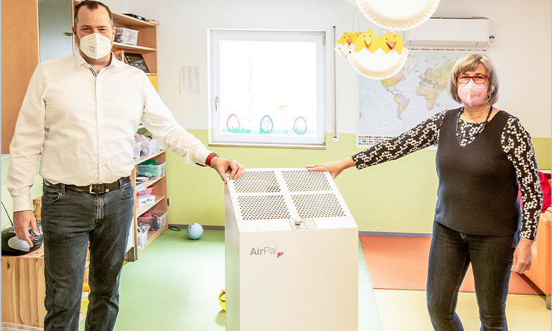 Thorsten Fiedel und Fr. Bayer-Tersch im Kindergarten Knoblauchsland